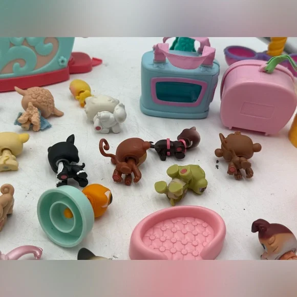 Littlest Pet Shop LPS lot of 39 includes rare Collie and other pets